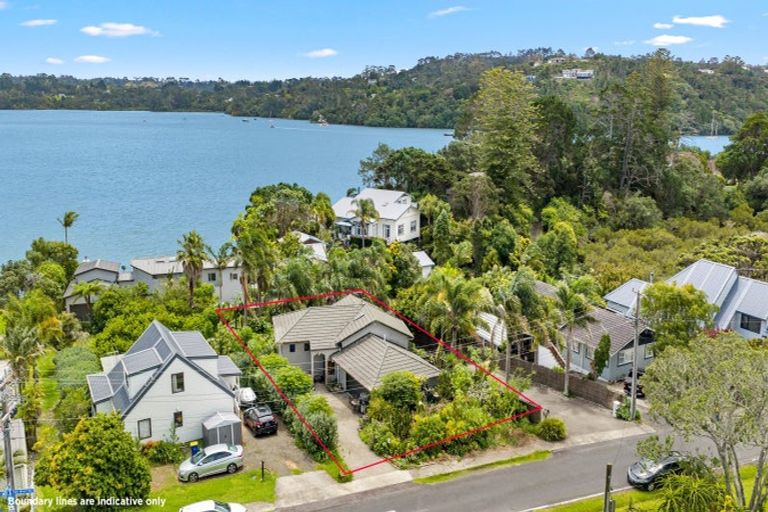 Photo of property in 4 Twin Wharf Road, Herald Island, Auckland, 0618