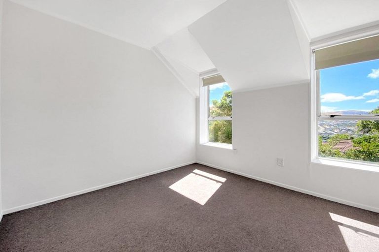 Photo of property in 7 Hollydale Grove, Churton Park, Wellington, 6037