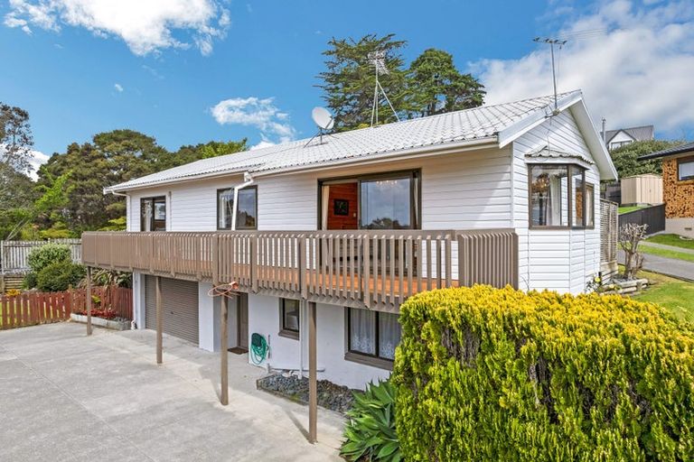 Photo of property in 69 Spence Road, Henderson, Auckland, 0612