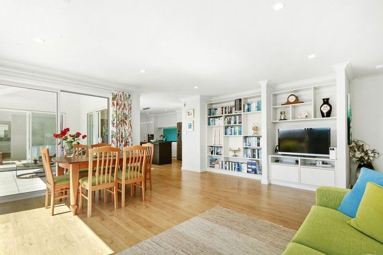 Photo of property in 206 Navigation Drive, Whitby, Porirua, 5024