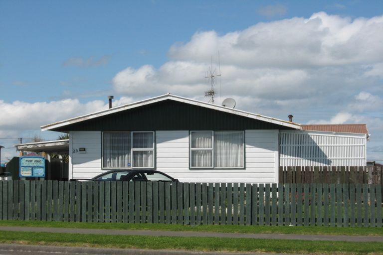 Photo of property in 25 Cross Street, Castlecliff, Whanganui, 4501