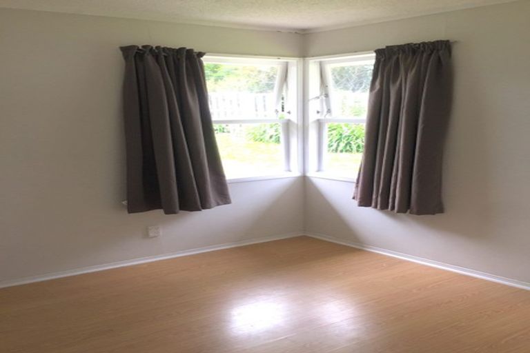 Photo of property in 2/9 Wells Road, Bucklands Beach, Auckland, 2012