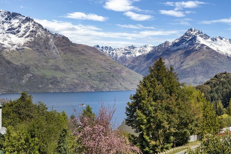 Photo of property in 18 Williams Street, Sunshine Bay, Queenstown, 9300