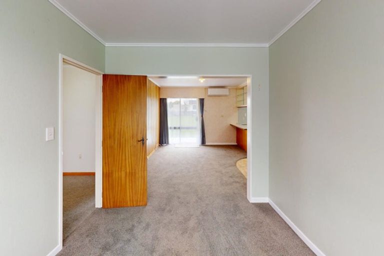 Photo of property in 42 Kimberley Grove, Westbrook, Palmerston North, 4412