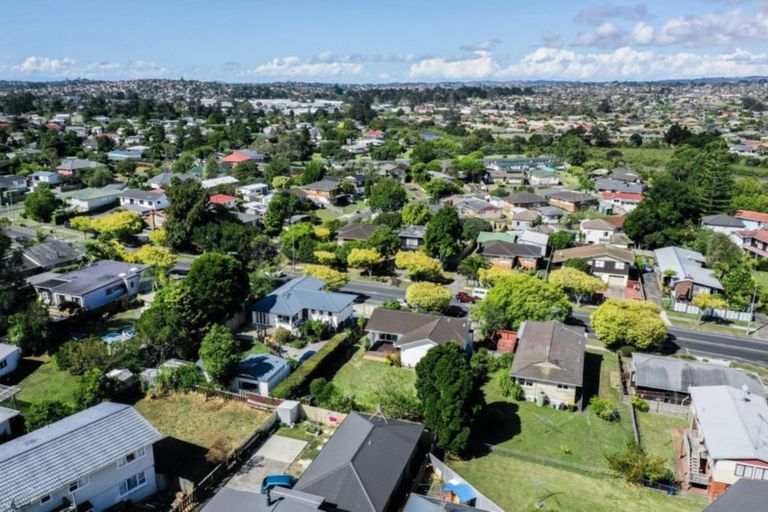 Photo of property in 141 Gossamer Drive, Pakuranga Heights, Auckland, 2010