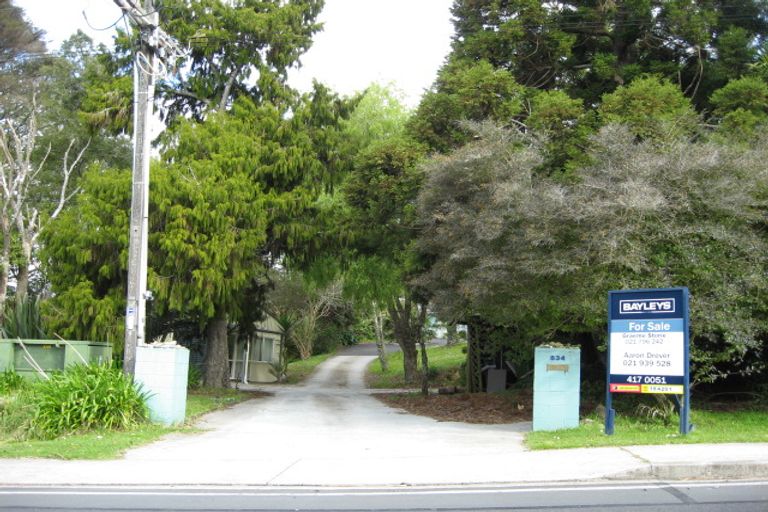 Photo of property in 834 West Coast Road, Waiatarua, Auckland, 0604