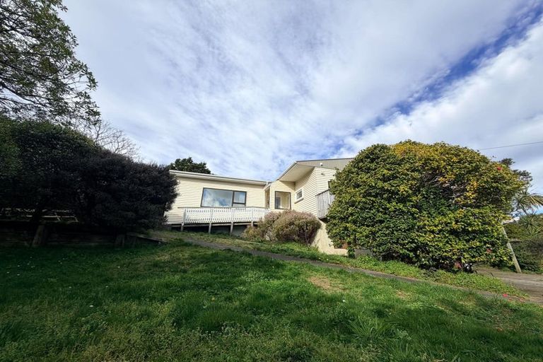 Photo of property in 28 Bassett Road, Johnsonville, Wellington, 6037