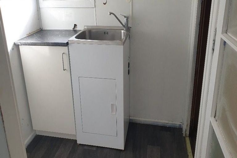 Photo of property in 33 Strid Road, Te Atatu South, Auckland, 0610