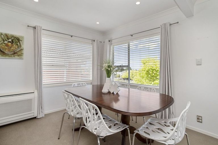 Photo of property in 6 Bodi Place, Te Atatu South, Auckland, 0610