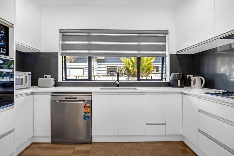 Photo of property in 43b Springs Road, Parakai, 0830