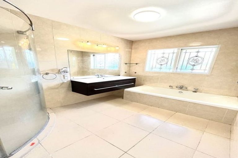 Photo of property in 27 Mirrabooka Avenue, Botany Downs, Auckland, 2010