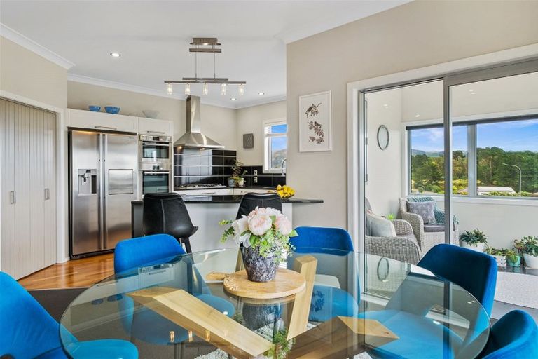 Photo of property in 1 Hollyford Place, Aotea, Porirua, 5024