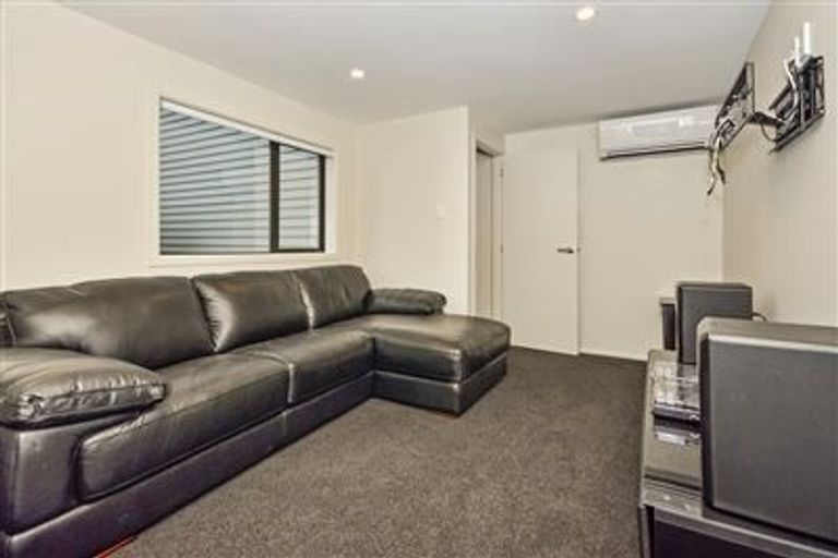 Photo of property in 2/51 Knightsbridge Drive, Forrest Hill, Auckland, 0620