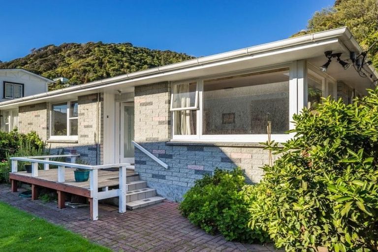 Photo of property in 2/26 Tawa Street, Eastbourne, Lower Hutt, 5013