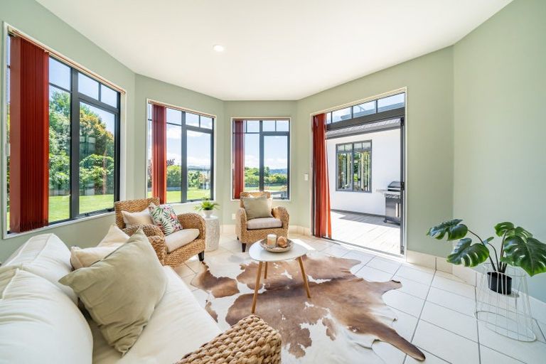 Photo of property in 30 Emerald Hill Drive, Birchville, Upper Hutt, 5018