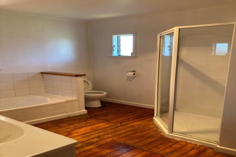 Photo of property in 55 Beaubank Road, Kelston, Auckland, 0602