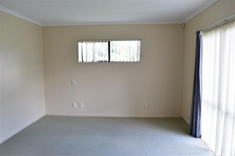 Photo of property in 9 Ballintra Close, Pinehill, Auckland, 0632