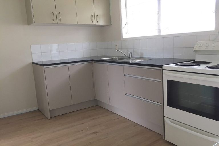 Photo of property in 2/9 Wells Road, Bucklands Beach, Auckland, 2012