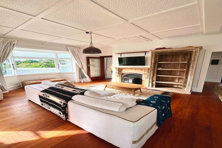 Photo of property in 20 Mcfarlane Street, Oakura, 4314