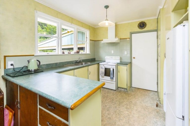 Photo of property in 210 Plateau Road, Te Marua, Upper Hutt, 5018