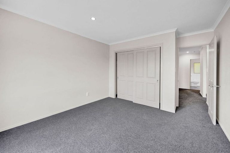 Photo of property in 8 County Drive, Hawera, 4610