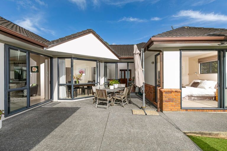 Photo of property in 9 Maryann Place, Greenhithe, Auckland, 0632