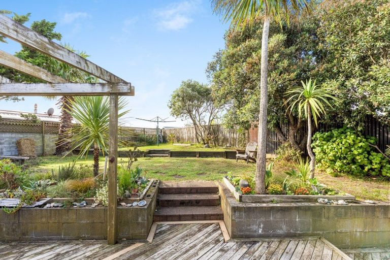Photo of property in 6 Tainui Street, Castlecliff, Whanganui, 4501
