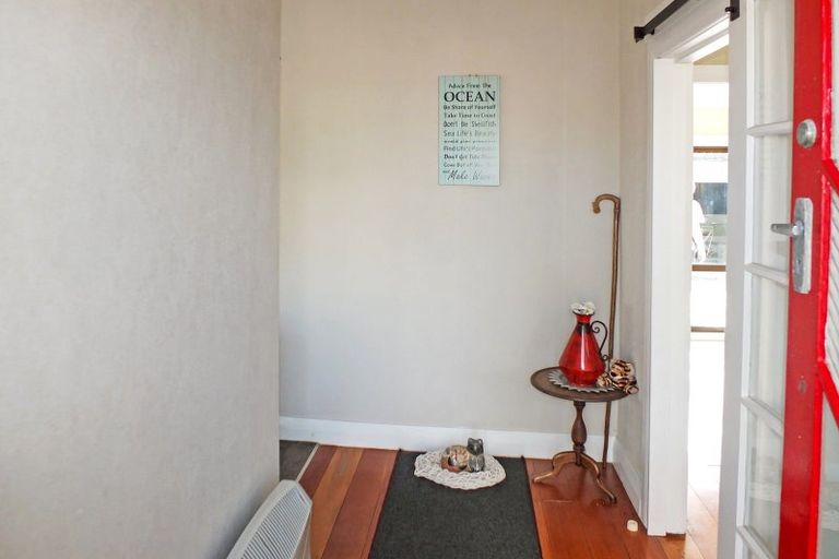 Photo of property in 15 Roore Street, Foxton Beach, Foxton, 4815