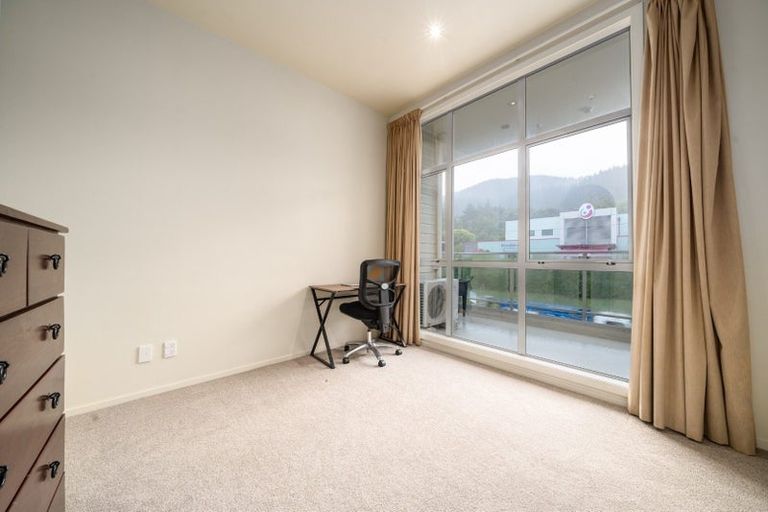Photo of property in 1/20 Main Road, Tawa, Wellington, 5028