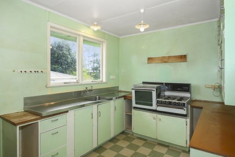 Photo of property in 44 Endeavour Street, Marfell, New Plymouth, 4310