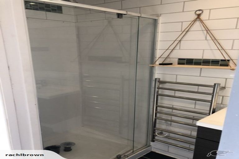 Photo of property in 2 Jenness Grove, Harbour View, Lower Hutt, 5010