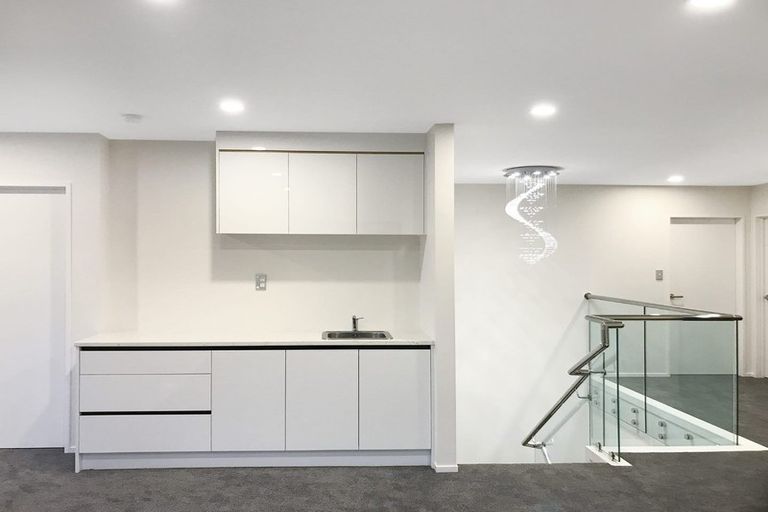 Photo of property in 19 Hakinakina Drive, Flat Bush, Auckland, 2019