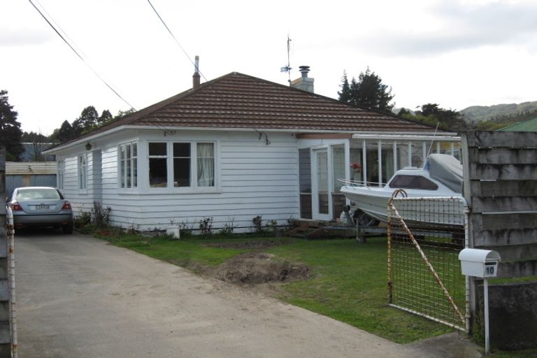 Photo of property in 10b Gibbs Crescent, Wainuiomata, Lower Hutt, 5014