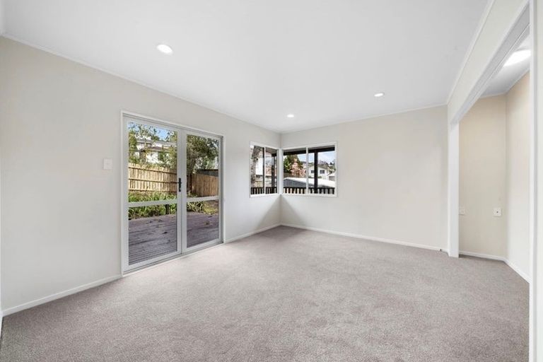 Photo of property in 63 Trias Road, Totara Vale, Auckland, 0629