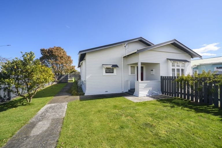 Photo of property in 46 Kingswood Street, Takaro, Palmerston North, 4412
