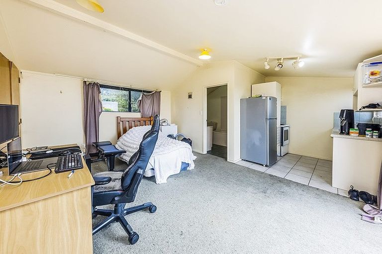 Photo of property in 28 Ronald Macken Place, Windsor Park, Auckland, 0632