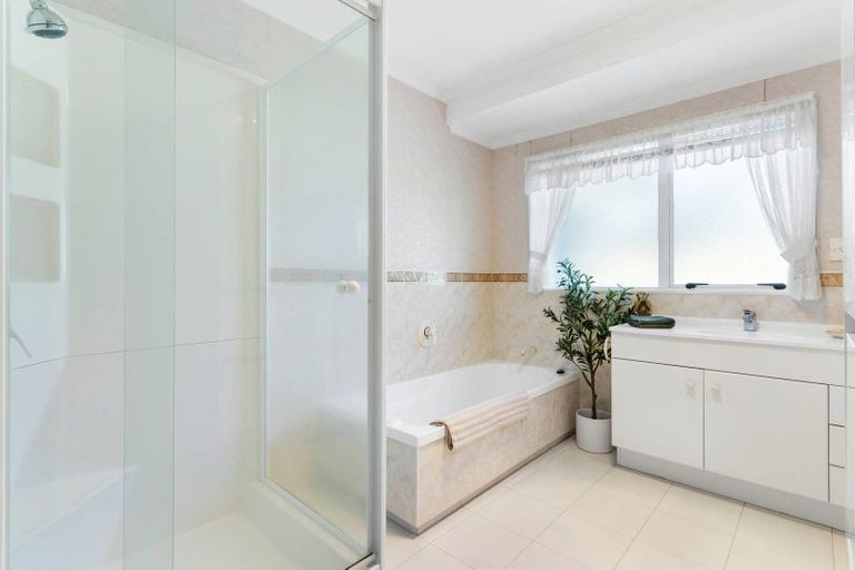 Photo of property in 10 Yarlside Place, Northpark, Auckland, 2013