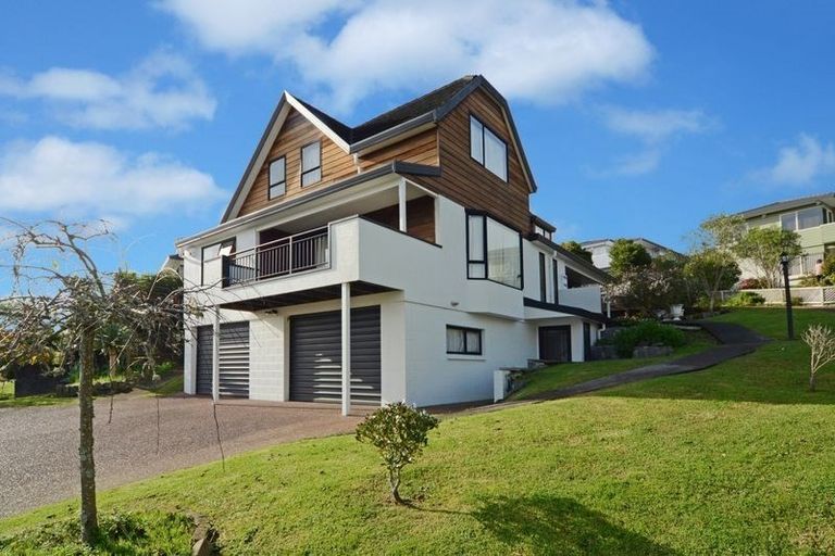 Photo of property in 16 Goldfinch Rise, Unsworth Heights, Auckland, 0632