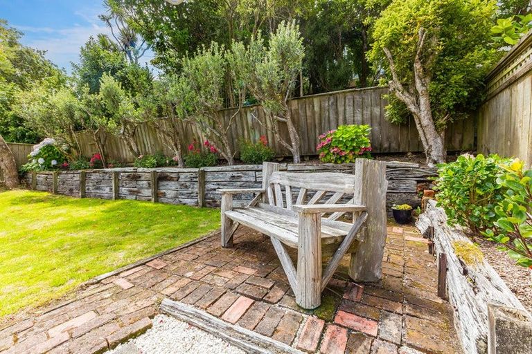 Photo of property in 12 Woburn Road, Northland, Wellington, 6012