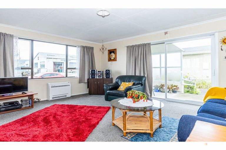 Photo of property in 5-5a Rugby Street, Waimate, 7924