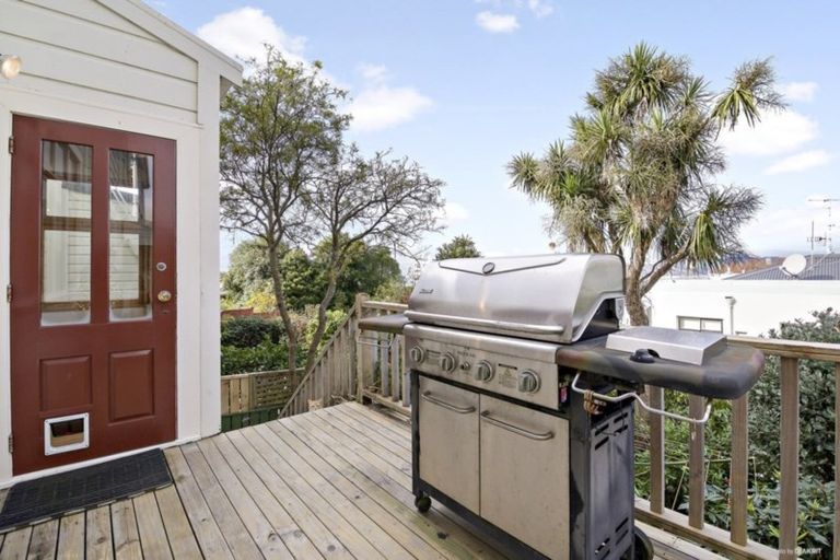 Photo of property in 37 Grant Road, Thorndon, Wellington, 6011