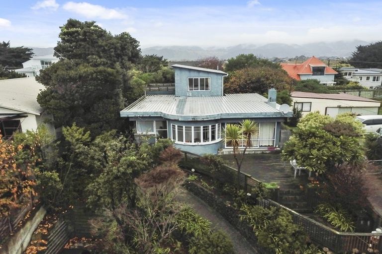 Photo of property in 16 Falla Street, Paraparaumu Beach, Paraparaumu, 5032