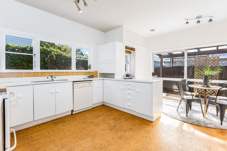 Photo of property in 1/7 Penrose Street, Woburn, Lower Hutt, 5010