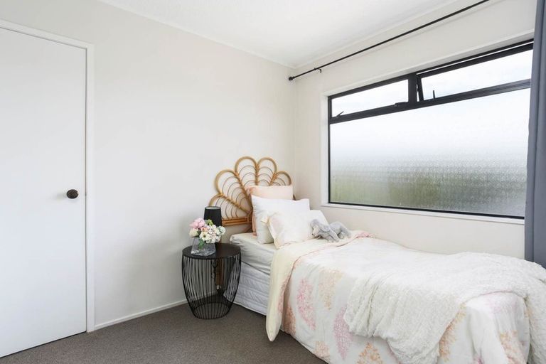 Photo of property in 5/20a Lavery Place, Sunnynook, Auckland, 0632