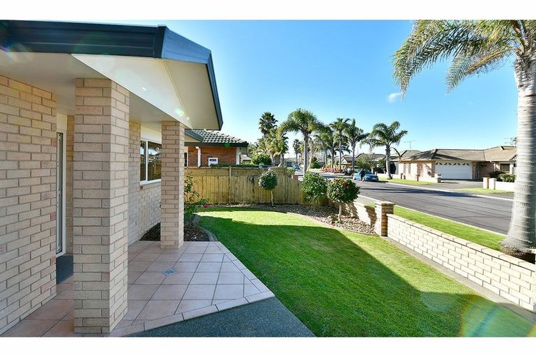 Photo of property in 16 Dan Tori Place, Orewa, 0931