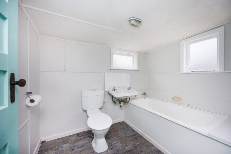 Photo of property in 45 Avenue Road, Foxton, 4814