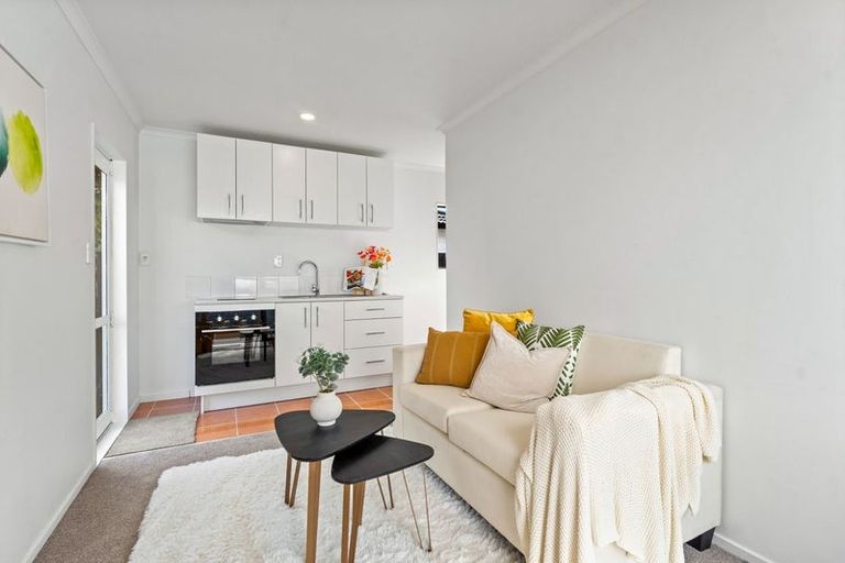 Photo of property in 7 Pureora Place, Clendon Park, Auckland, 2103