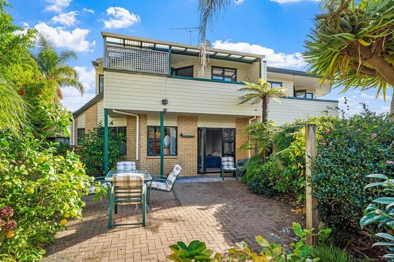 Photo of property in 68 Palmgreen Court, Stanmore Bay, Whangaparaoa, 0932