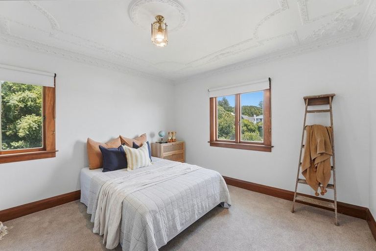 Photo of property in 6 Ridge Lane, New Plymouth, 4310