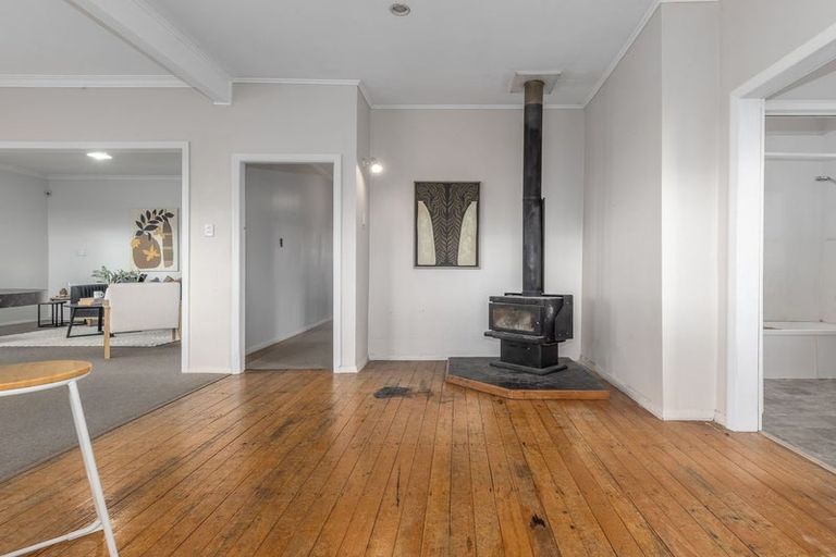 Photo of property in 1 Quinn Road, Levin, 5510